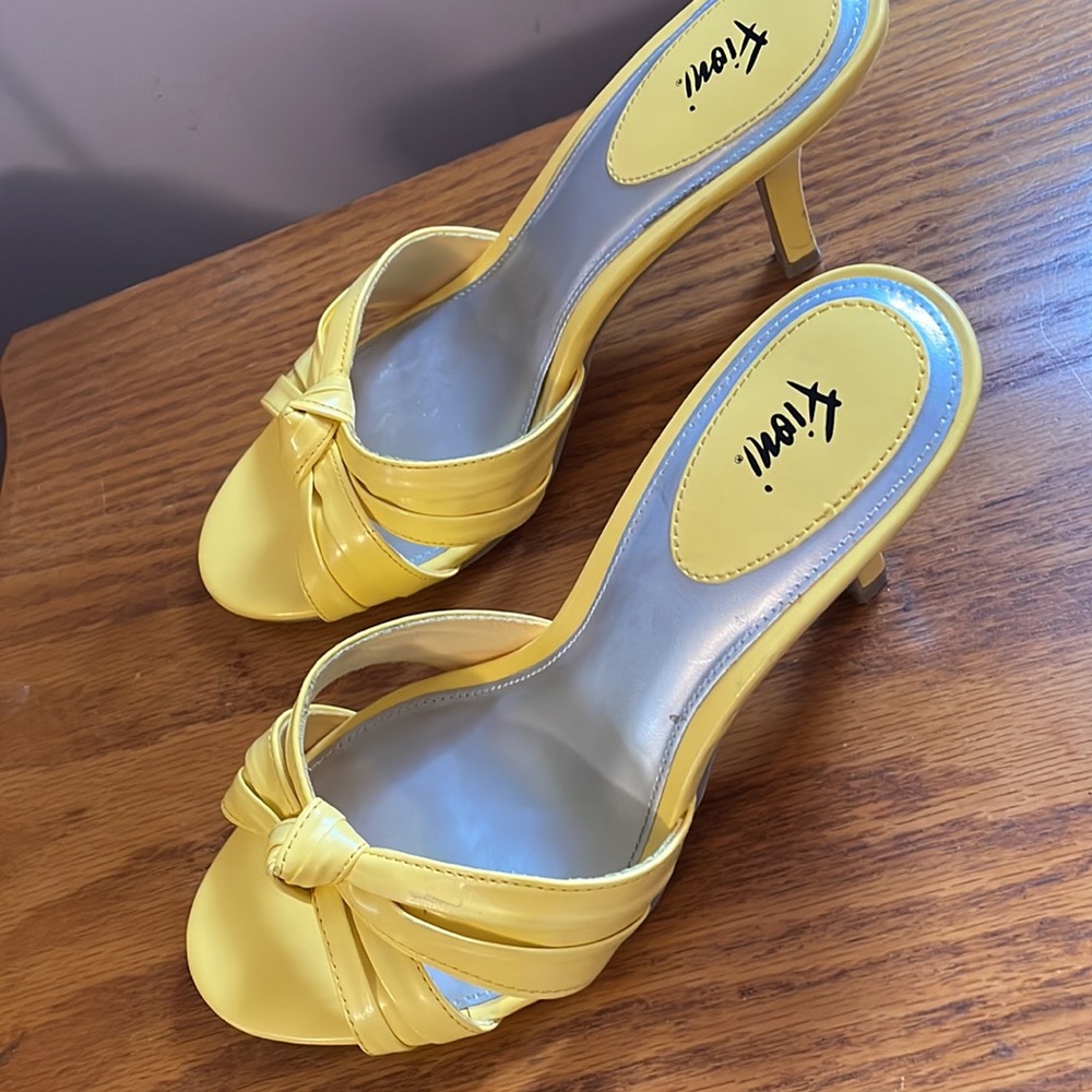 Yellow summer heels - Picture 2 of 7